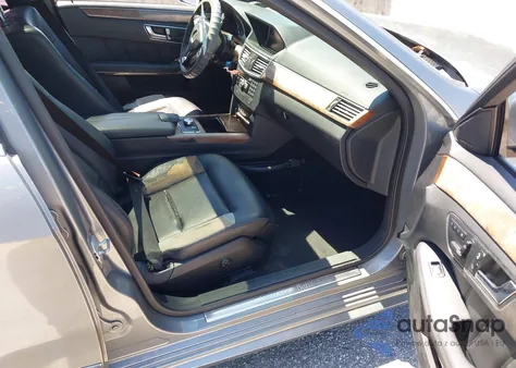 2013 Mercedes-Benz E 350 z USA, uszkodzony, nr VIN WDDHF5KB0DA742160